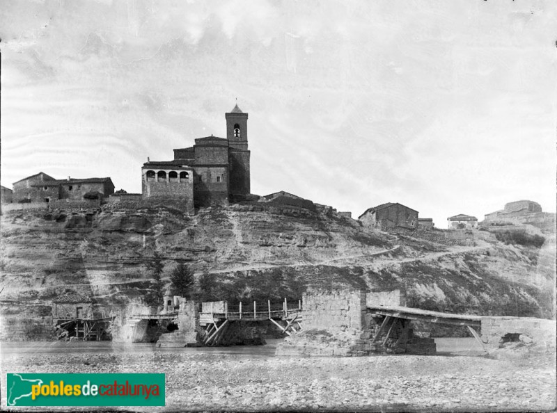 Corbins - Església de Sant Jaume (Foto: Lluís Marià Vidal - Arxiu Centre Excursionista de Catalunya-, 1895) Corbins - Església de Sant Jaume