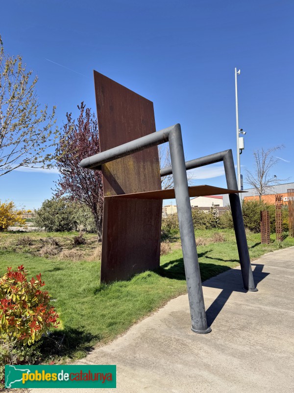 Almacelles - Parc Escultòric ALMA. <i>L'objectiu dels mediocres</i> (Pep Solé) (Foto: Albert Esteves, 2026) Almacelles - Parc Escultòric ALMA. <i>L'objectiu dels mediocres</i> (Pep Solé)