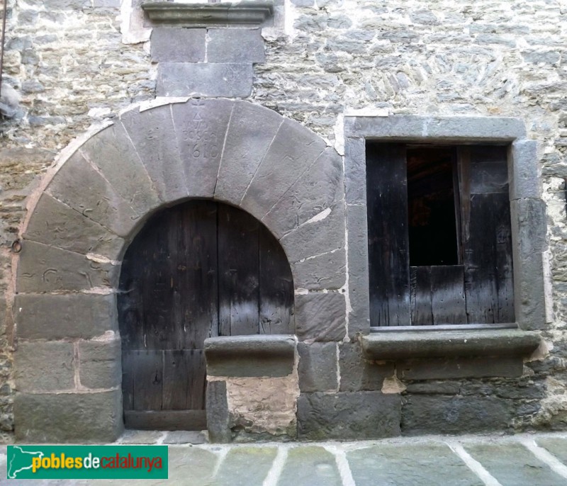 Rupit - Carrer de la Barbacana, 6-8 - Can Jaume Bosch, 1610 / Can Rovira, la ferreria, 1711-