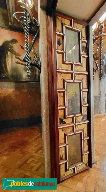 Barcelona - Palau Güell. Porta capella