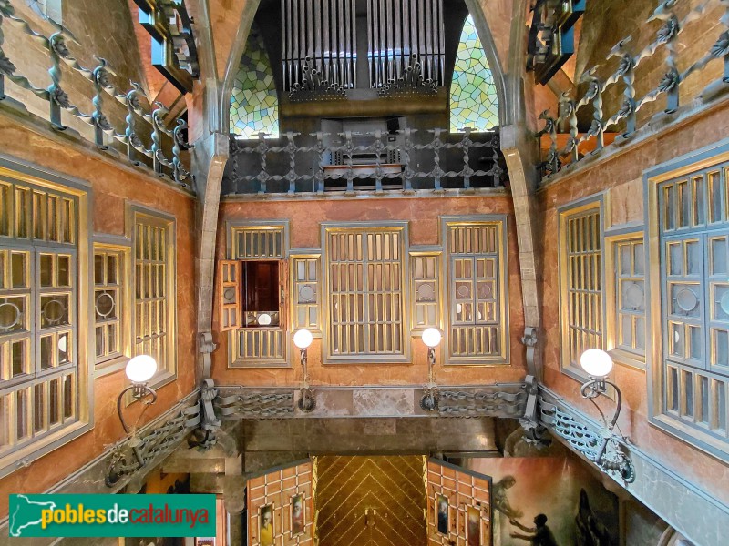 Barcelona - Palau Güell. Visió segon pis. Tubs de l'orgue