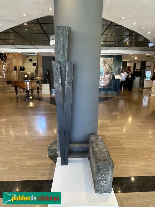 Sitges - Hotel Estela. J.M. Subirachs, <i>Call. Monument transportable</i>, 1960 (Foto: Anna Corcoll, 2026) Sitges - Hotel Estela. J.M. Subirachs, <i>Call. Monument transportable</i>, 1960