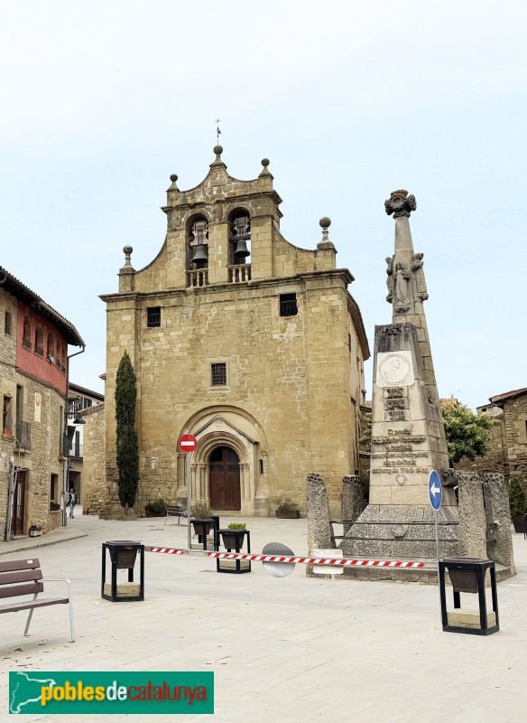 Folgueroles - El Pedró i l'església (Foto: Albert Esteves, 2026) Folgueroles - El Pedró i l'església