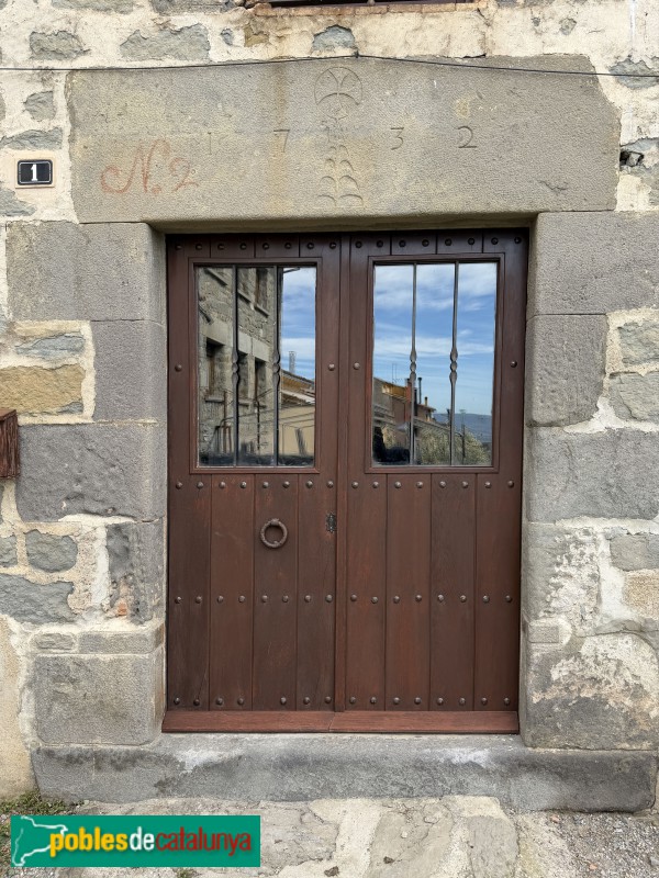 L'Esquirol - Carrer Nou. Llinda de 1732