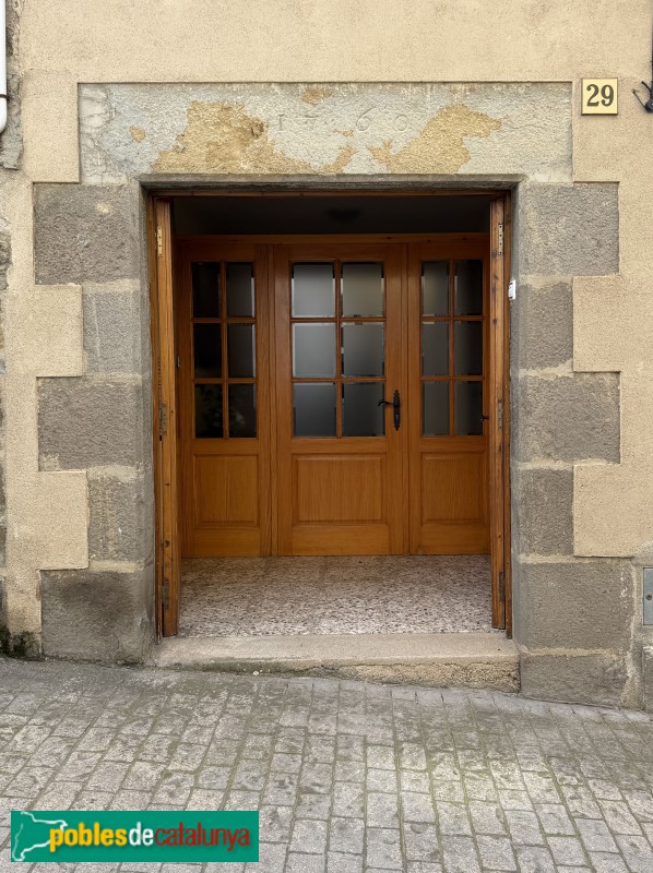 L'Esquirol - Carrer Nou. Llinda de 1760