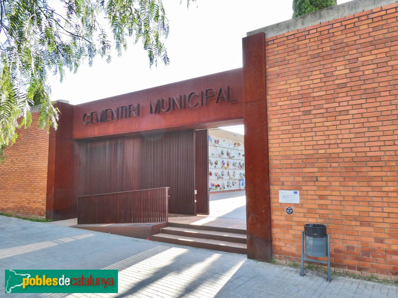 Sant Boi de Llobregat - Cementiri Municipal. porta del recinte nou (Foto: Valentí Pons, 2026) Sant Boi de Llobregat - Cementiri Municipal. porta del recinte nou