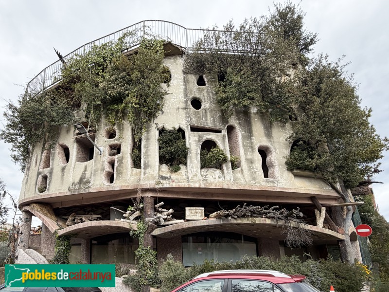 Folgueroles - Edifici Jufré (Foto: Albert Esteves, 2026) Folgueroles - Edifici Jufré