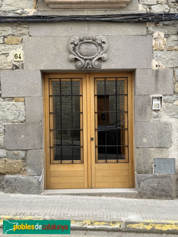 L'Esquirol - Carrer Major. Llinda de 1701