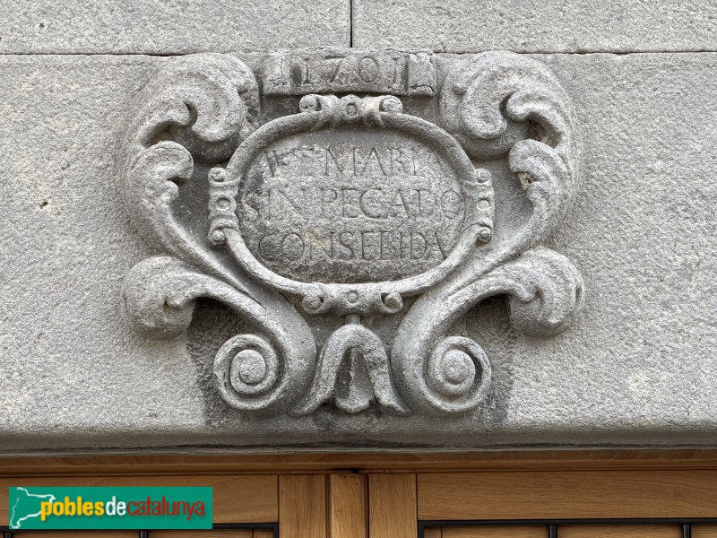 L'Esquirol - Carrer Major. Llinda de 1701 (detall)