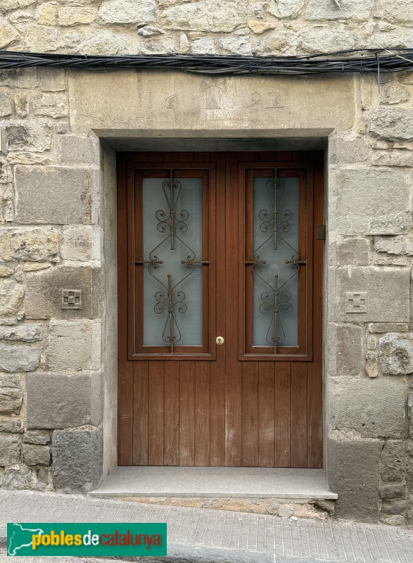 L'Esquirol - Carrer Major. Llinda de 1692