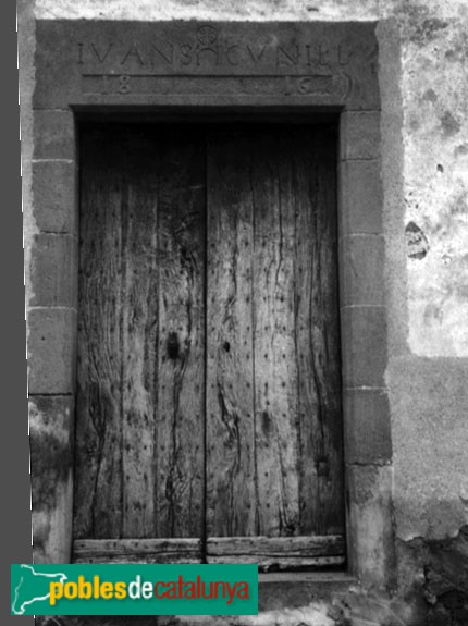 L'Esquirol - El Cuní. Porta de la capella