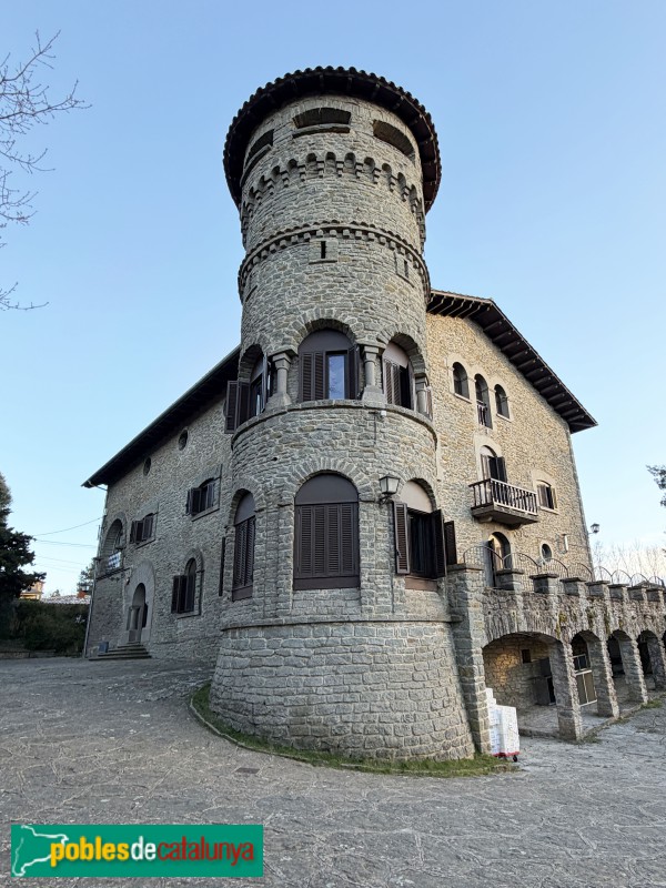 L'Esquirol - Can Rifà o Santa Maria del Roure