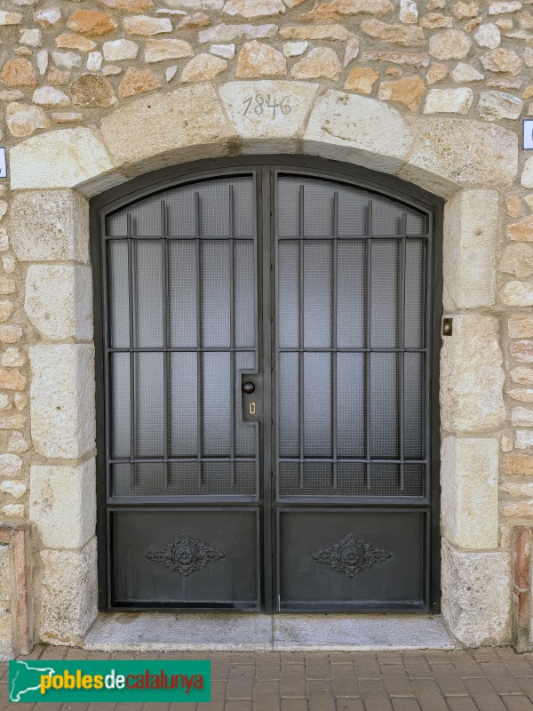 Santa Oliva - Nucli antic. Portal de 1846 (Foto: Albert Esteves, 2026) Santa Oliva - Nucli antic. Portal de 1846