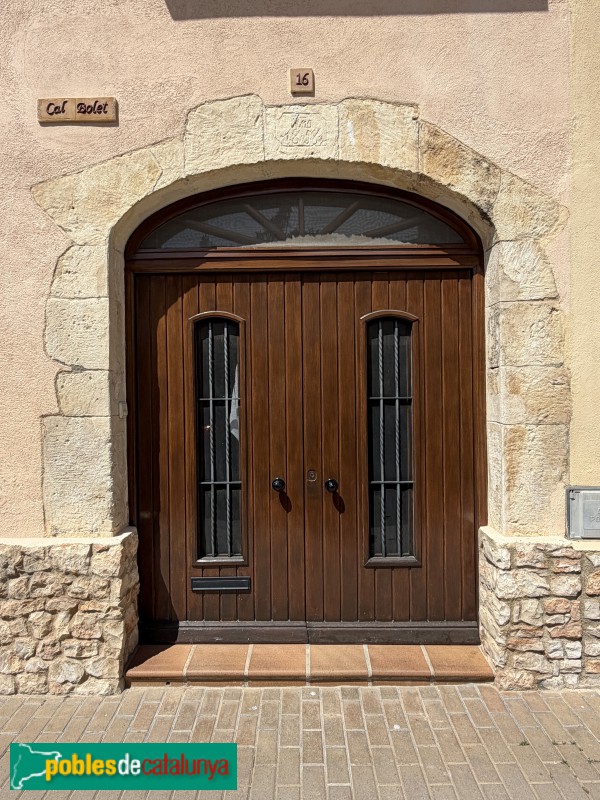 Santa Oliva - Nucli antic. Portal de 1858 (Foto: Albert Esteves, 2026) Santa Oliva - Nucli antic. Portal de 1858