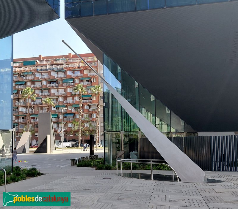Barcelona - Porta Firal Torre Auditori i torres Llevant i Ponent. Gnòmon (Foto: Sergi Suárez, 2026) Barcelona - Porta Firal Torre Auditori i torres Llevant i Ponent. Gnòmon