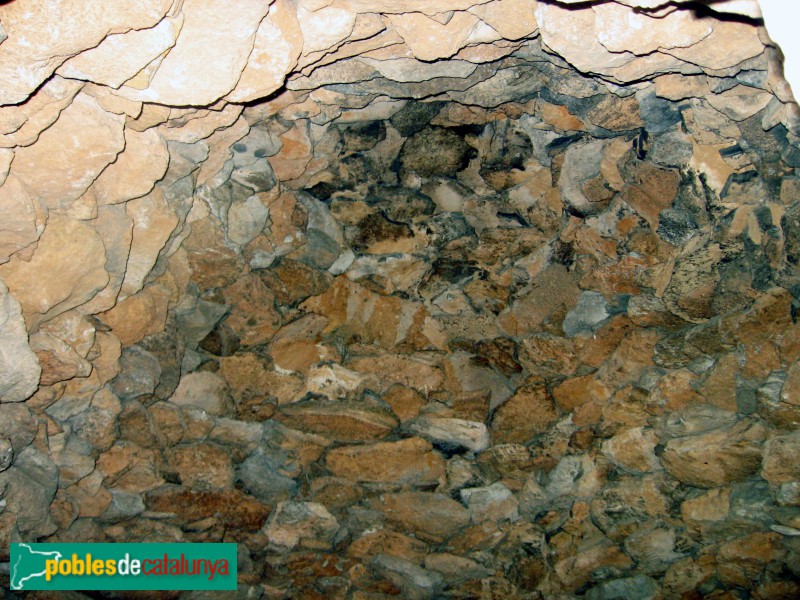 Santa Oliva - Barraca de pedra seca (Foto: Albert Esteves, 2006) Santa Oliva - Barraca de pedra seca