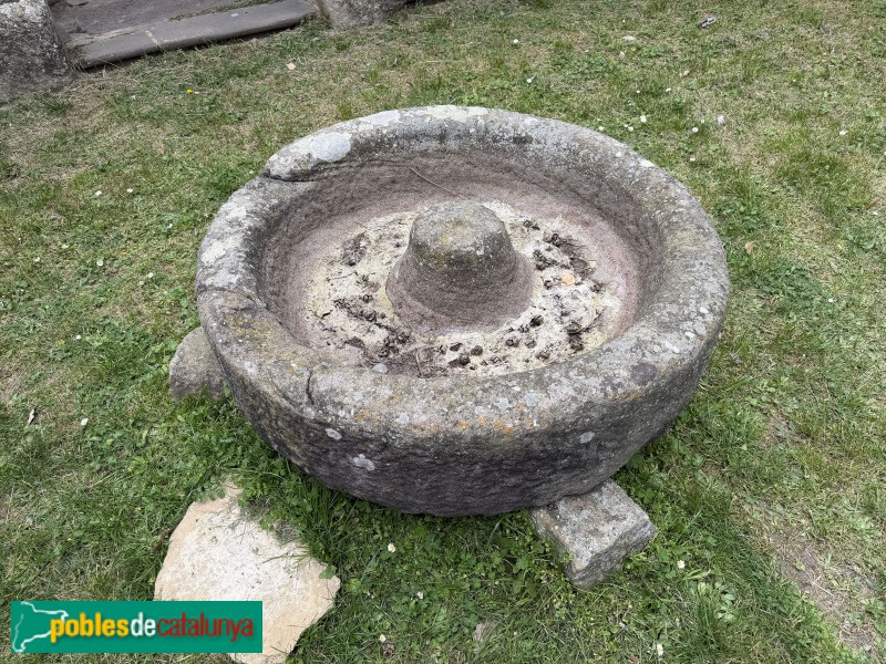 Les Masies de Roda - Monestir de Santa Magdalena de Conangle. Bassi del claustre