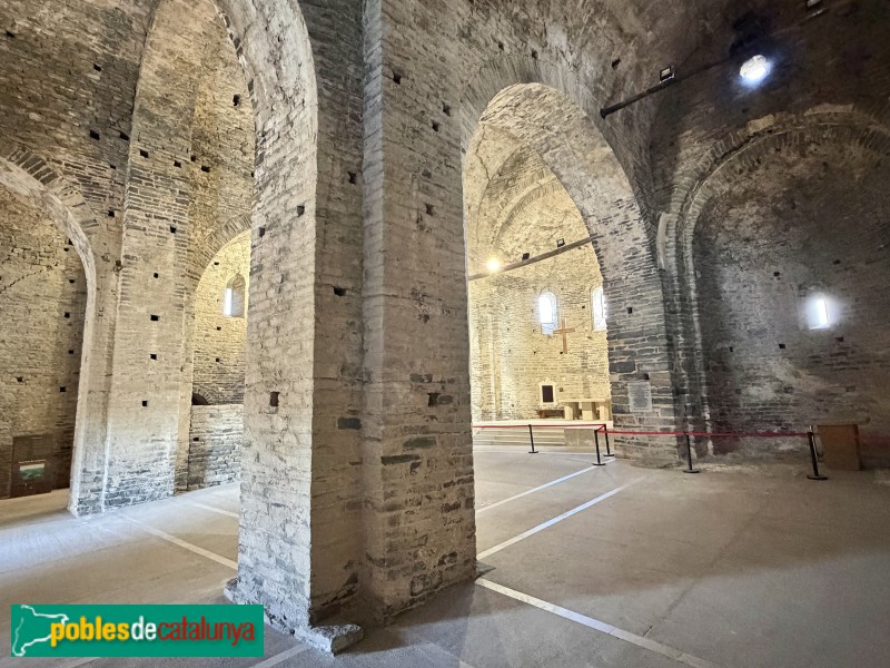 Les Masies de Roda - Monestir de Sant Pere de Casserres. Església
