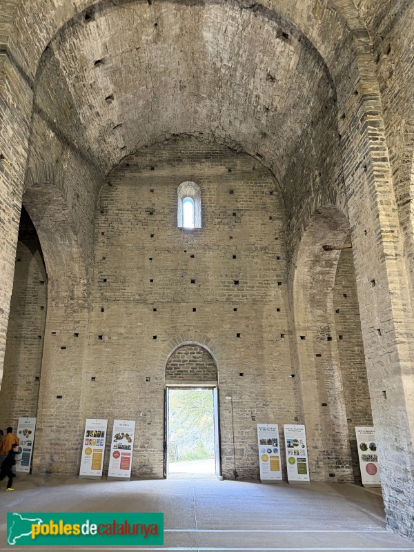 Les Masies de Roda - Monestir de Sant Pere de Casserres. Església