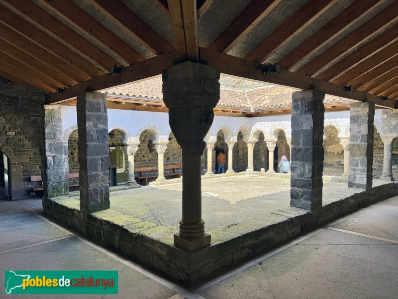 Les Masies de Roda - Monestir de Sant Pere de Casserres. Claustre