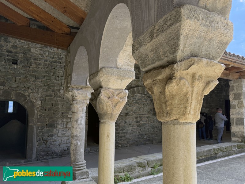 Les Masies de Roda - Monestir de Sant Pere de Casserres. Claustre
