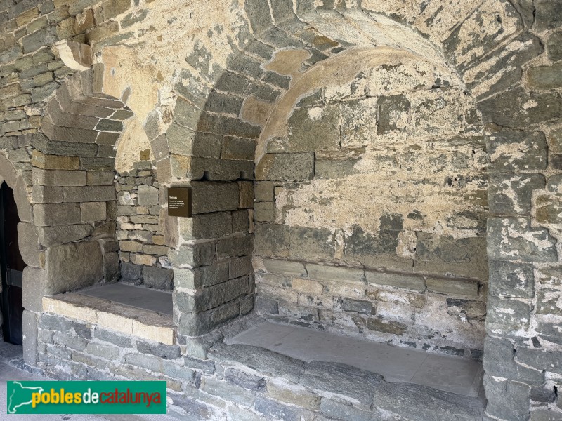 Les Masies de Roda - Monestir de Sant Pere de Casserres. Claustre