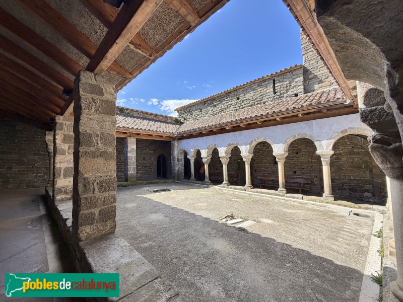 Les Masies de Roda - Monestir de Sant Pere de Casserres. Claustre