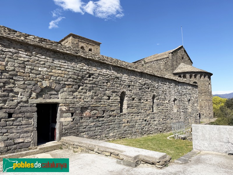 Les Masies de Roda - Monestir de Sant Pere de Casserres. Claustre