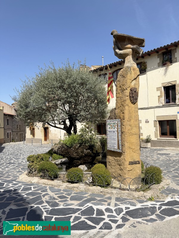 Taradell - Escultura <i>Exaltació a la Vida i a la Pau</i>