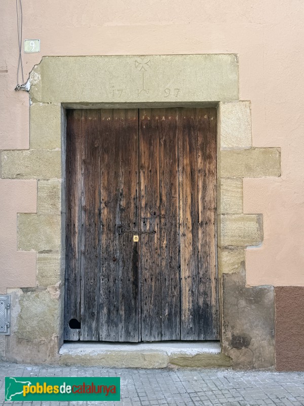 Taradell - La Plaça. Detall d'una casa