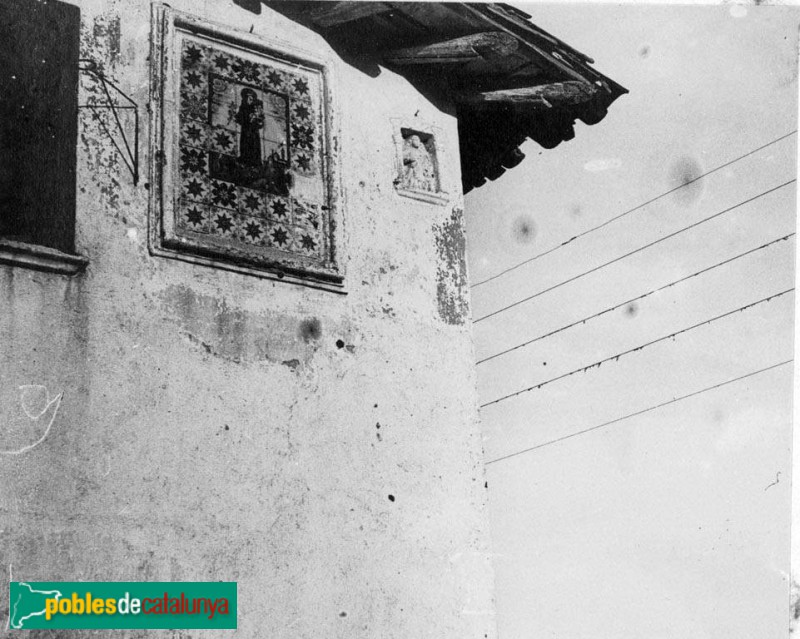 Taradell - La Plaça. Detall d'una casa