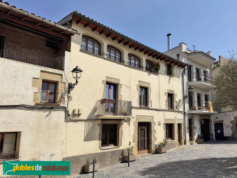 Taradell - Plaça de Santa Llúcia. Can Zic