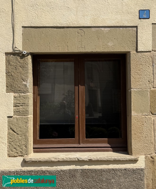 Taradell - Plaça de Santa Llúcia. Portal de Can Zic