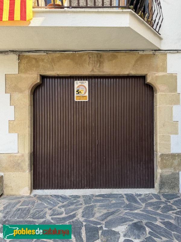 Taradell - Plaça de Santa Llúcia. Portal de Can Maimir