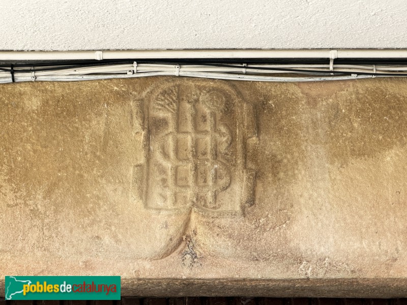 Taradell - Plaça de Santa Llúcia. Portal de Can Maimir