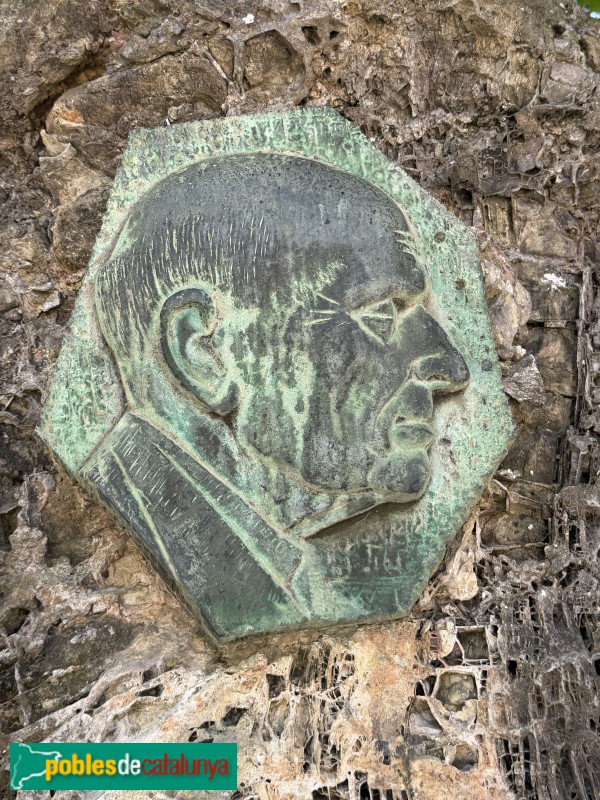 Taradell - Monument a Pau Casals