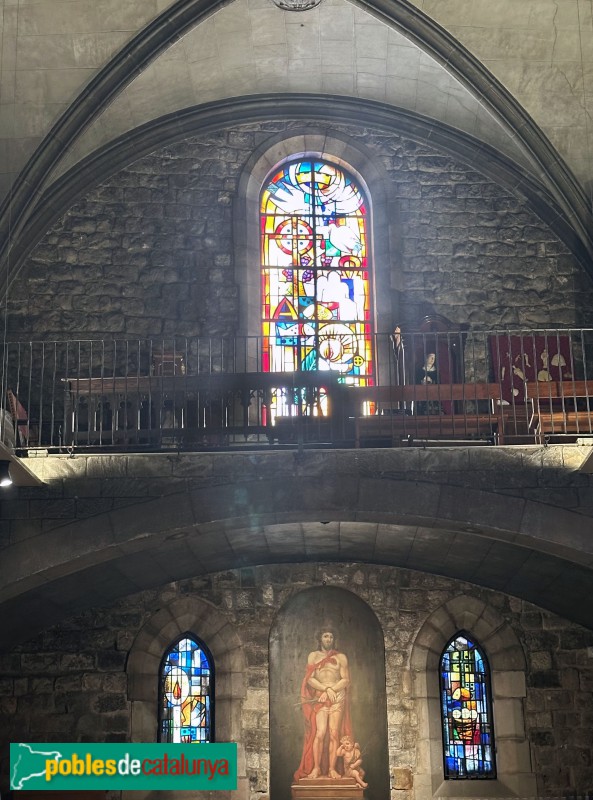 Barcelona - Església de Santa Maria del Pi. Capella de la Puríssima Sang. Vitralls (Foto: Anna Corcoll, 2026) Barcelona - Església de Santa Maria del Pi. Capella de la Puríssima Sang. Vitralls