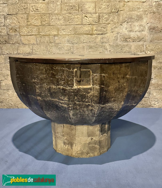 Barcelona - Església de Santa Maria del Pi. Pica baptismal