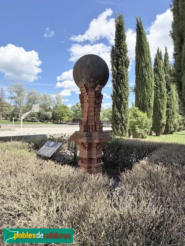 Sant Julià de Vilatorta - Rellotge de sol del Col·legi del Roser
