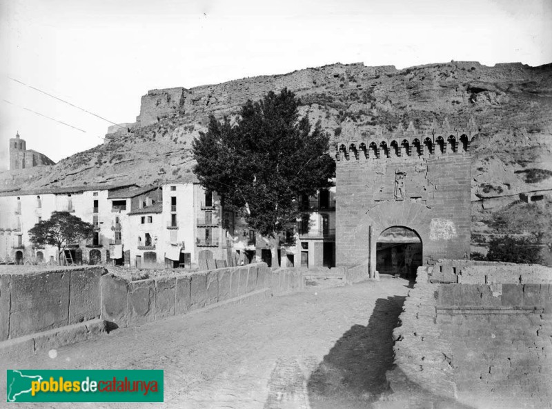 Porta d'entrada del pont de Balaguer