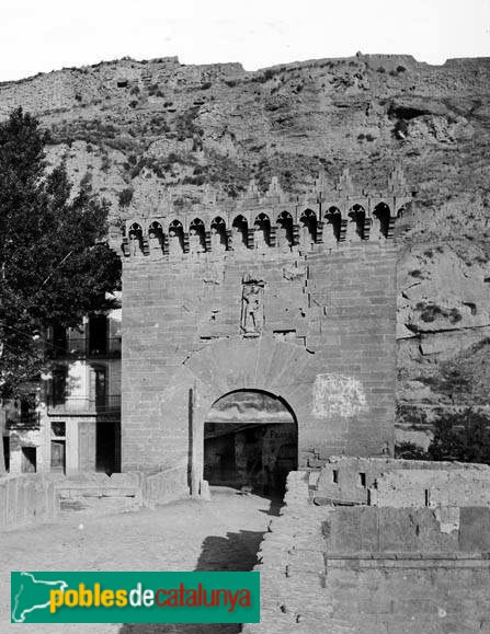 Porta d'entrada del pont de Balaguer