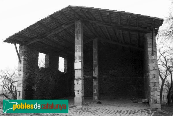 Sant Gregori - Mas Suro. Pallissa (Foto: Ramon Maria Castells i Llavanera -invarquit.cultura.gencat.cat-, 1986) Sant Gregori - Mas Suro. Pallissa