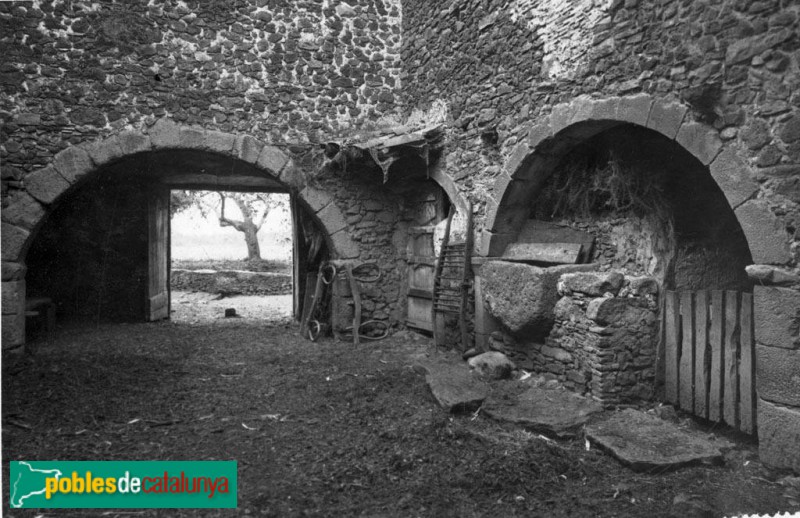 Sant Gregori - Mas Gironès Vell (Foto: Anònima -Arxiu Fotogràfic Centre Excursionista de Catalunya, 1890-1936) Sant Gregori - Mas Gironès Vell