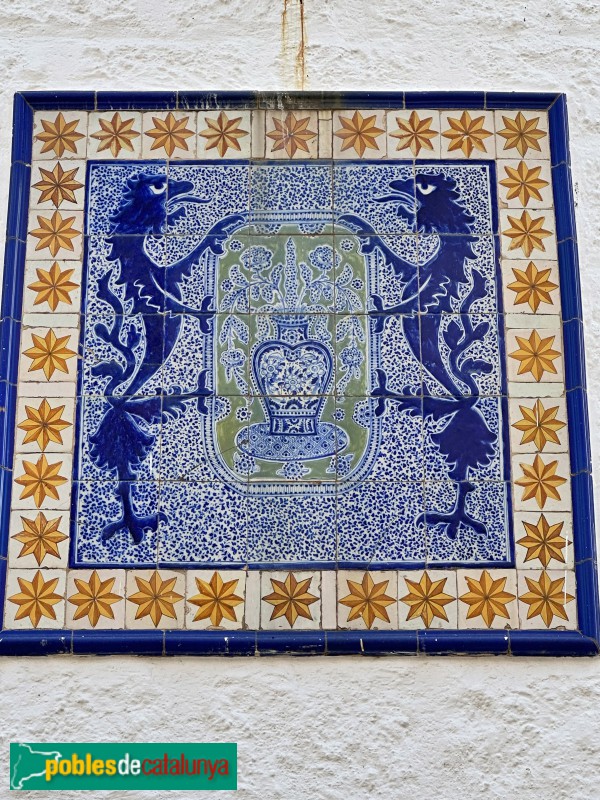 Sitges - Palau Maricel de Terra. Mosaic façana posterior (Foto: Albert Esteves, 2022) Sitges - Palau Maricel de Terra. Mosaic façana posterior