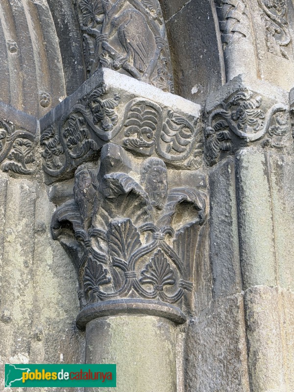 Santa Eugènia de Berga - Església de Santa Eugènia. Portada