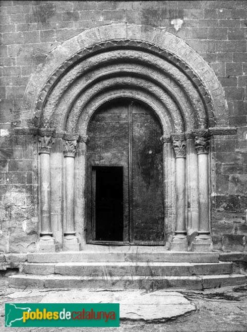 Santa Eugènia de Berga - Església de Santa Eugènia. Portada