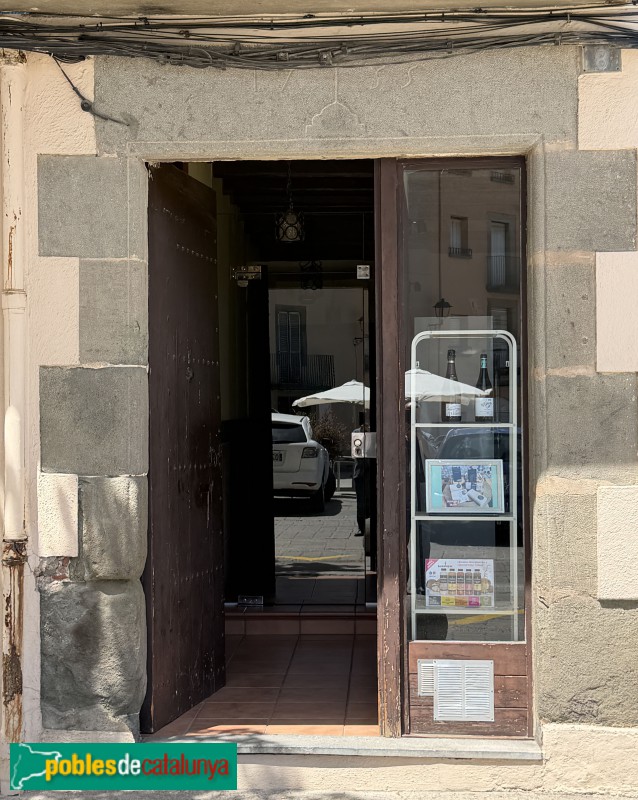Manlleu - Cal Sastre. Porta de 1755
