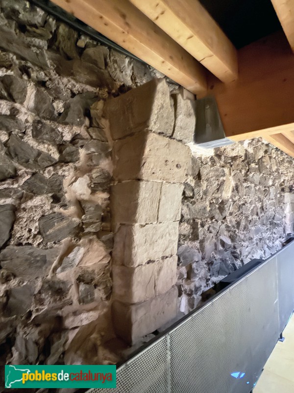 Falset - Castell. Arrencada d'un arc diafragmàtic