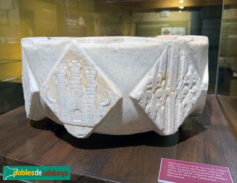 Falset - Castell de Falset. Museu Comarcal. Pica baptismal segle XIV