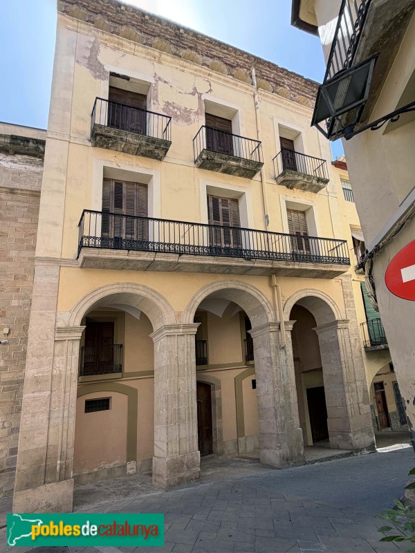 Falset - Plaça de la Quartera, 2. Cal Monlleó